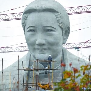 原设计者称河南宋基会所建确系宋庆龄雕像