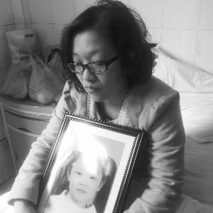5岁女童输8袋药水后死亡 医院称无责任警察抢尸