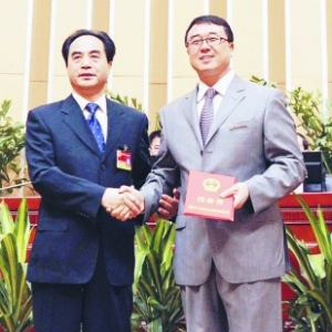 王立軍傳尋美國庇護被拒遭逮 新華網: 休假式的治療