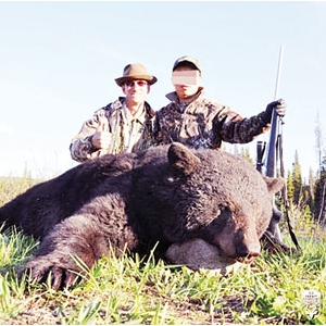 中國富豪興起加國獵熊