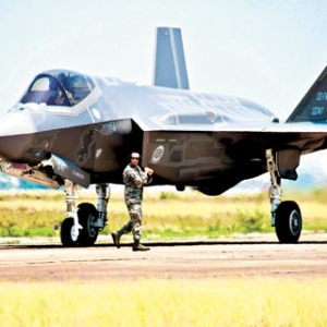 國防部隱瞞購戰機開支 成本遠超軍方預計90億