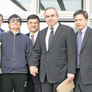 駱家輝否認迫陳光誠離開