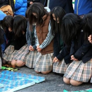 韩国今日高考 考生如赴刑场(组图)